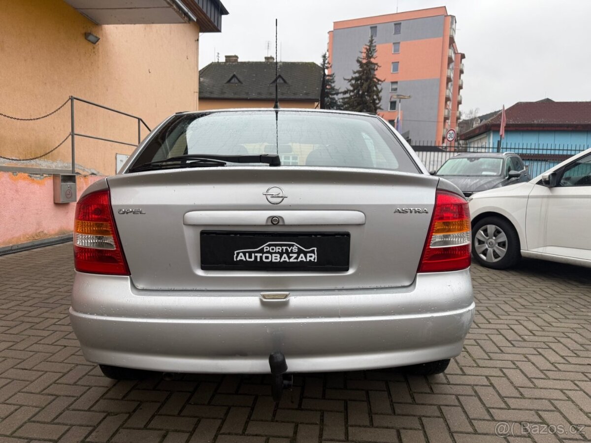 Opel Astra 1.2 - 3