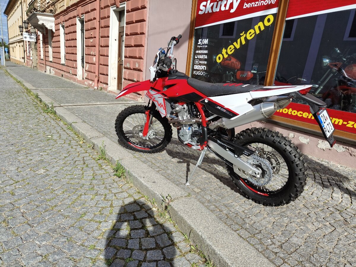 SWM 500 R, záruka, najeto 50 metrů