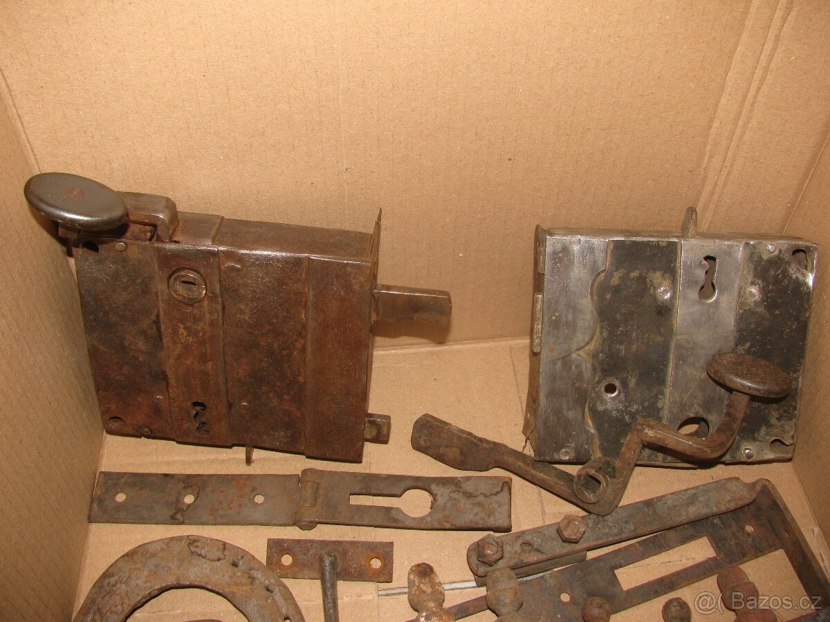 staré kování, zámek na dveře - 3