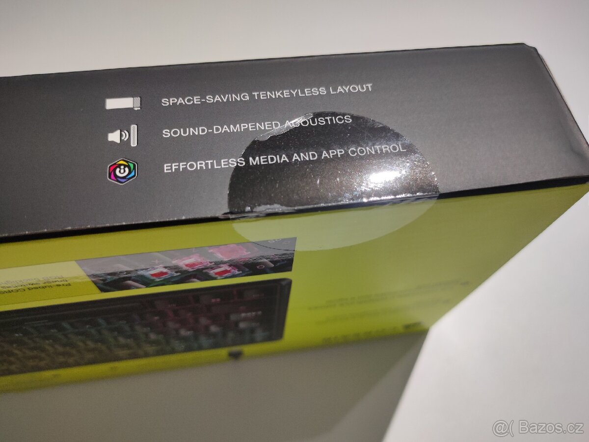 Corsair K70 core TKL RGB wired mechanická klávesnice - 3