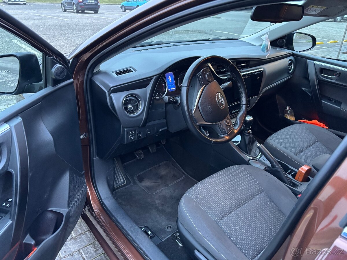 Toyota Corolla 1.6 97 kw 1.majitel manuál - 3