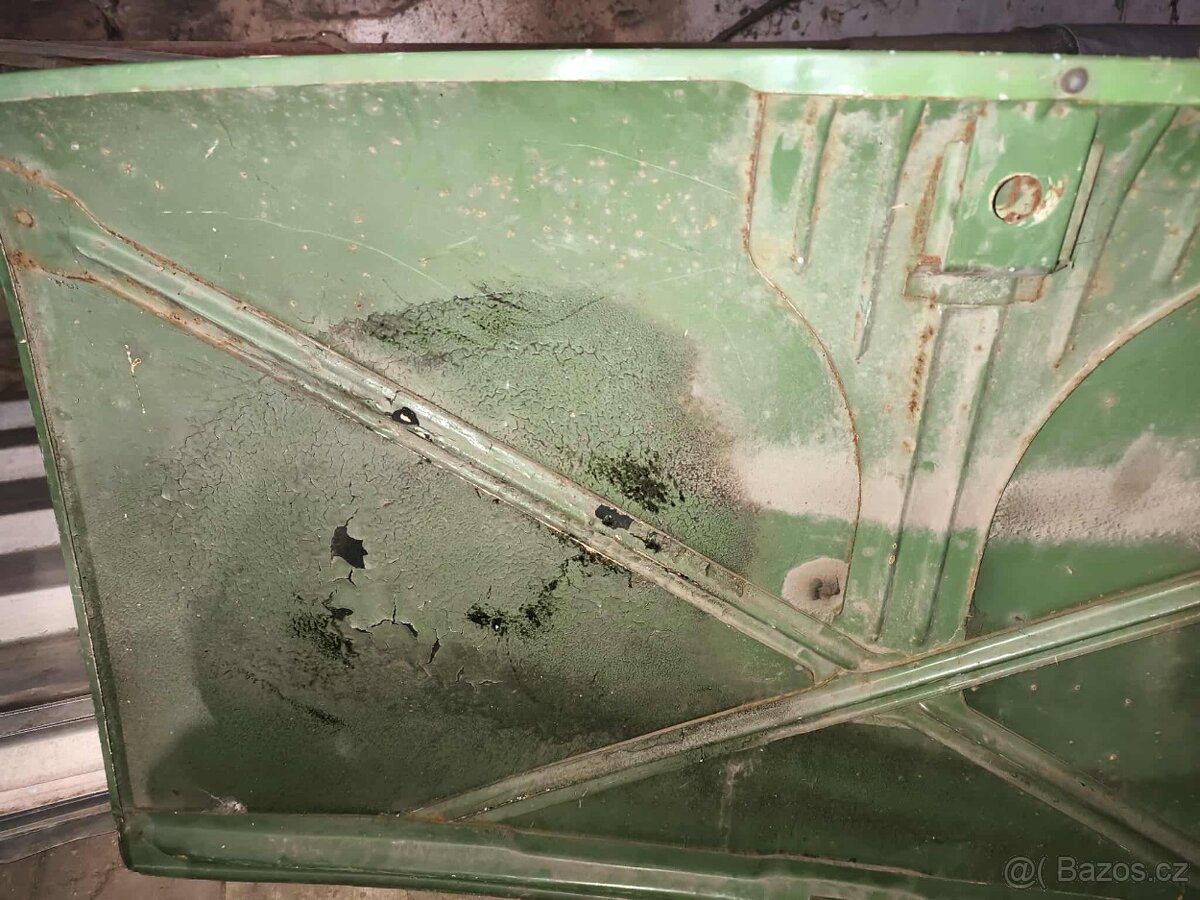 Škoda 100 - zadní kapota - 3