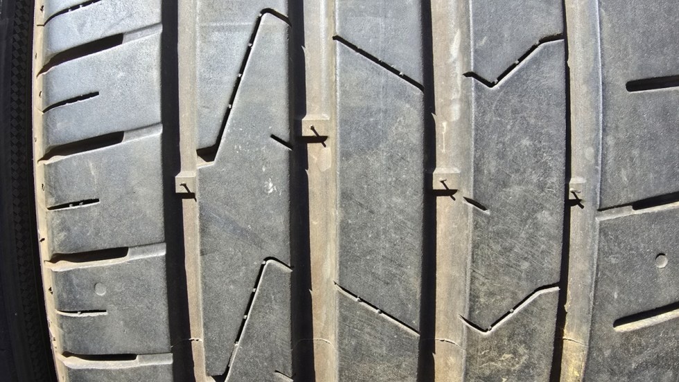 Letní pneu 235/45/18 Hankook - 3