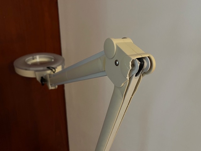 Kosmetická lampa s lupou - 3