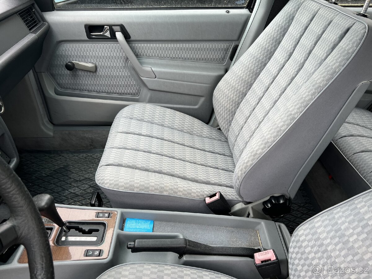 Mercedes W201 - KOUPÍM díly šedého interieru - 3