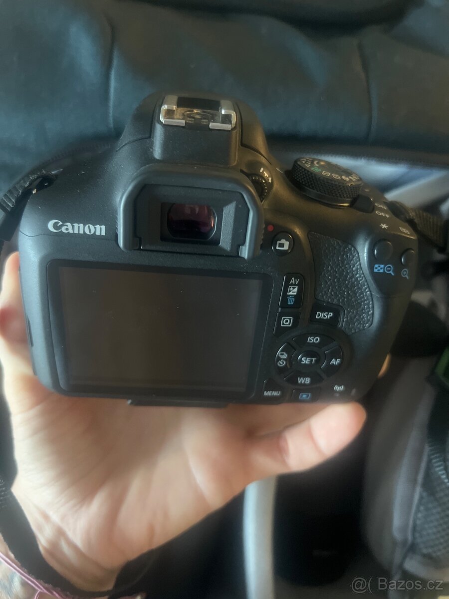 Canon EOS 2000D - 3