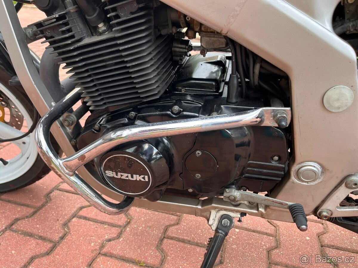 Suzuki GS 500e - 3