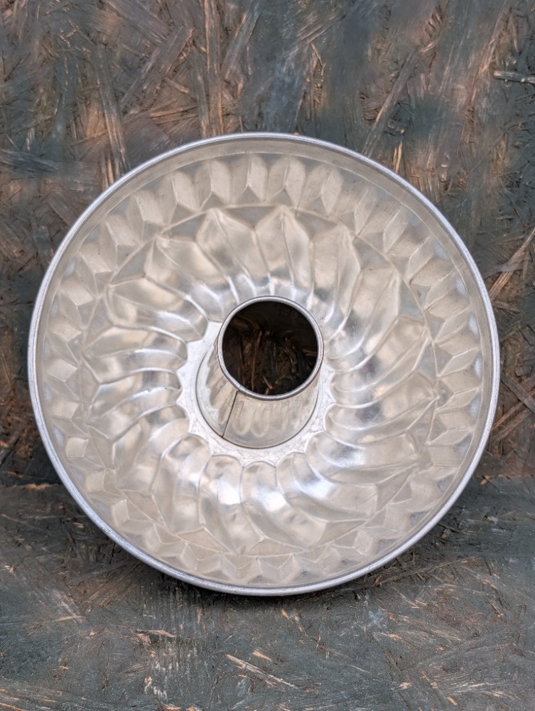 Retro hliníková forma na bábovku. - 3