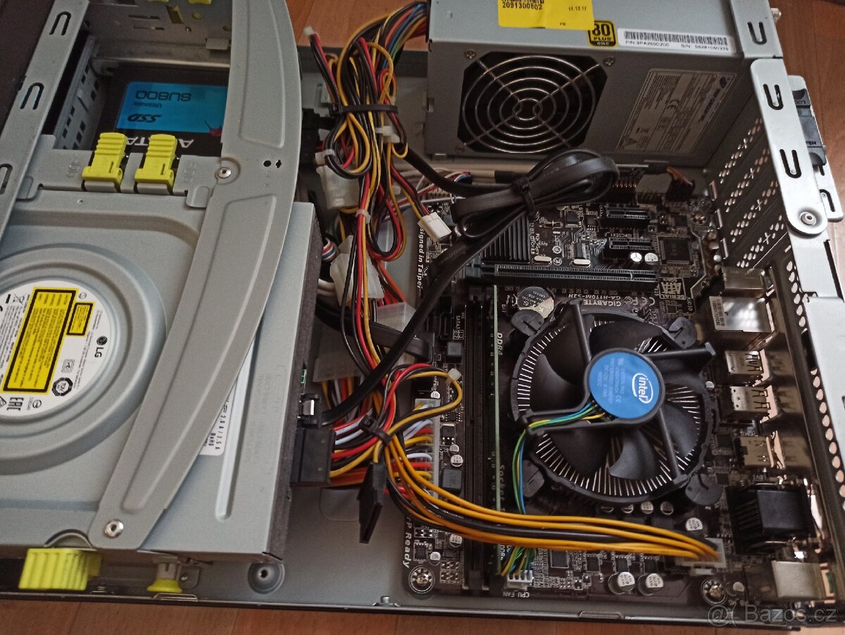 stolní počítač , klávesnice - 3