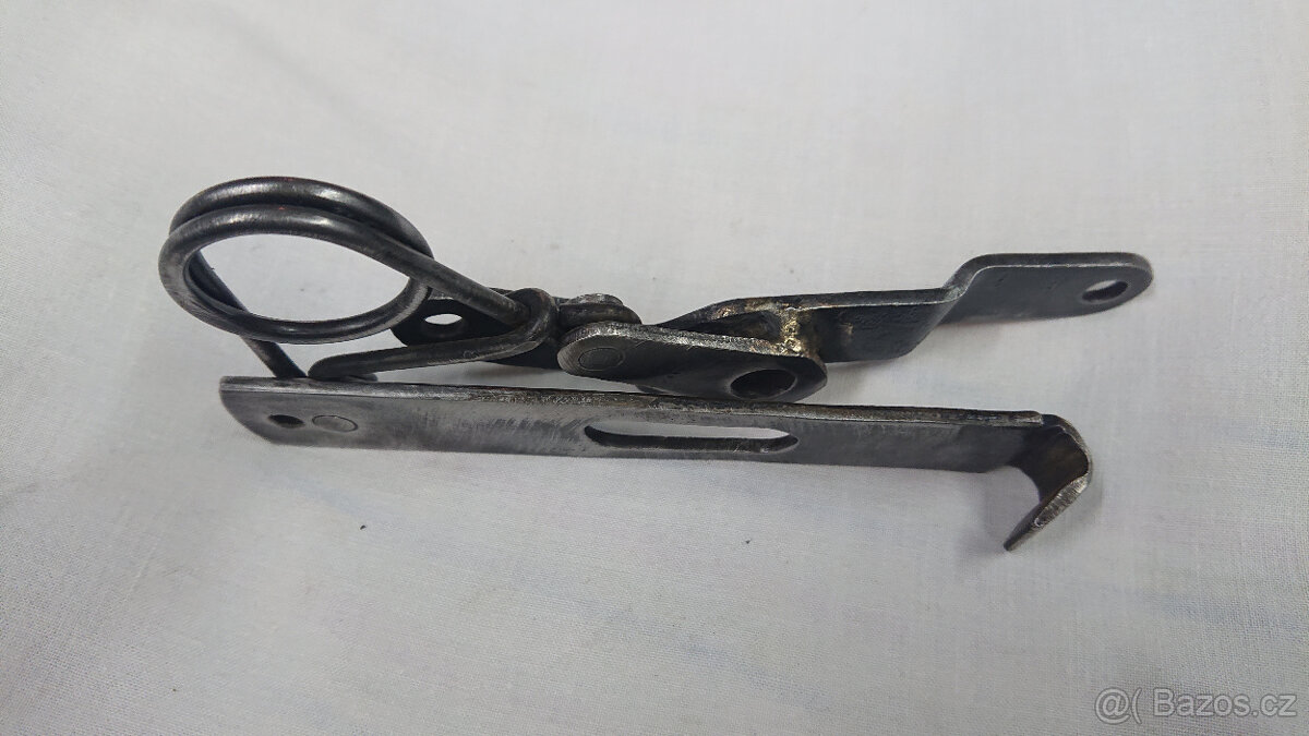 Mechanismus zavírání kapoty Škoda Praga Tatra Aero - 3