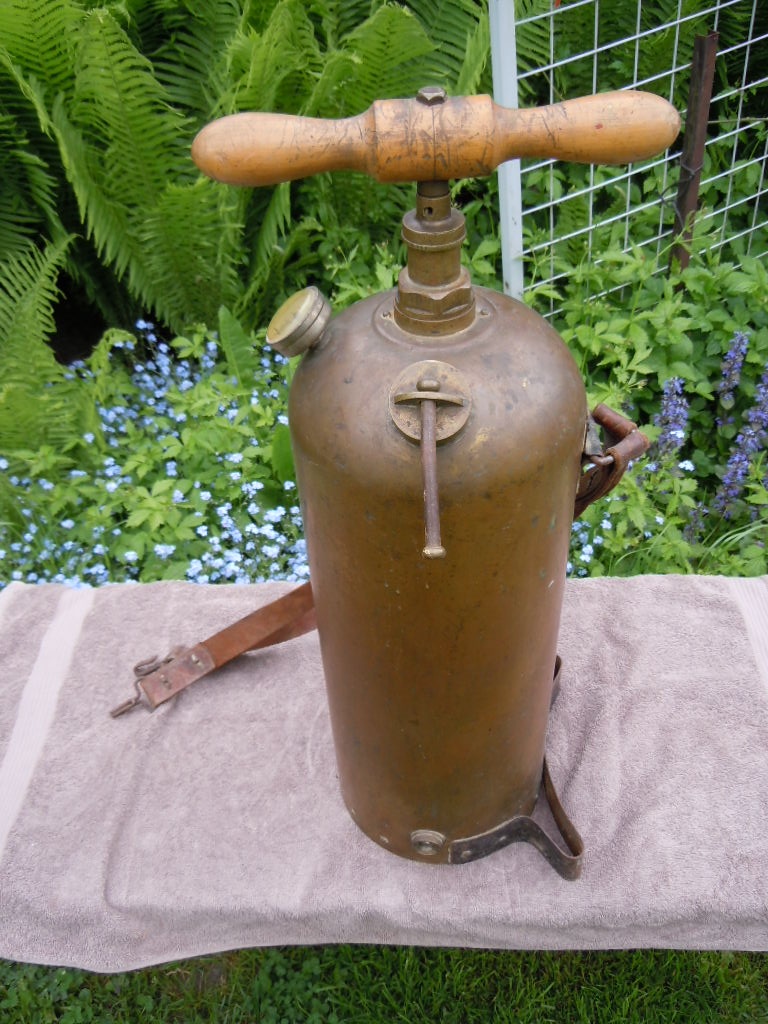 MOSAZNÝ ZAHRADNÍ POSTŘIKOVAČ - 3