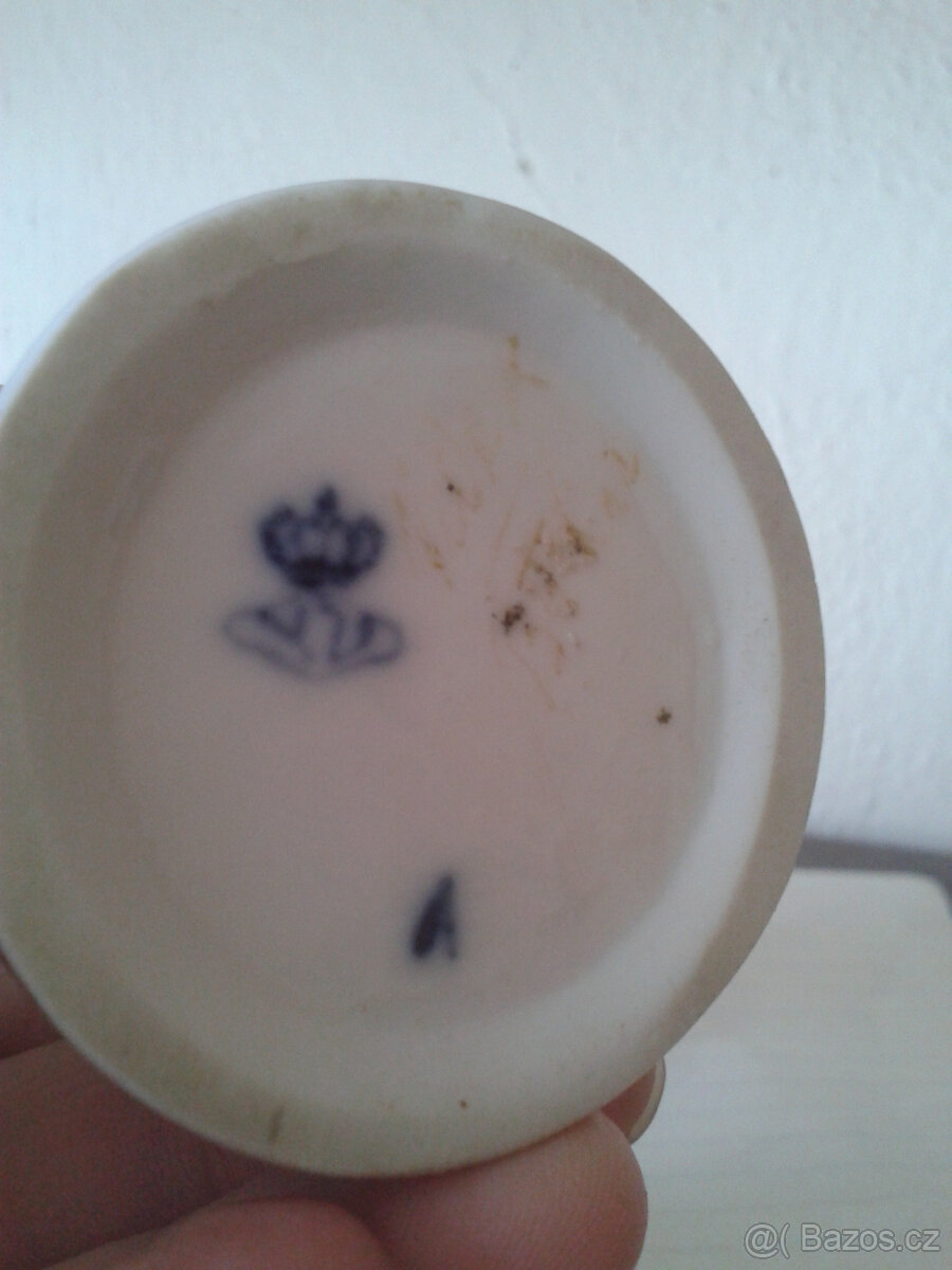 porcelánová soška dívky - 3