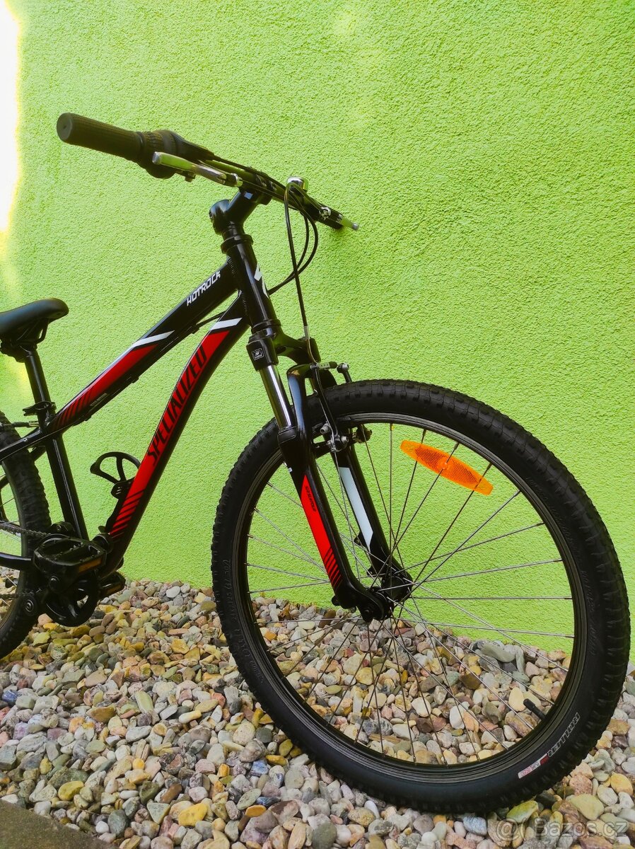 Značkové dětské kolo Specialized24"(černá/červená) - 3