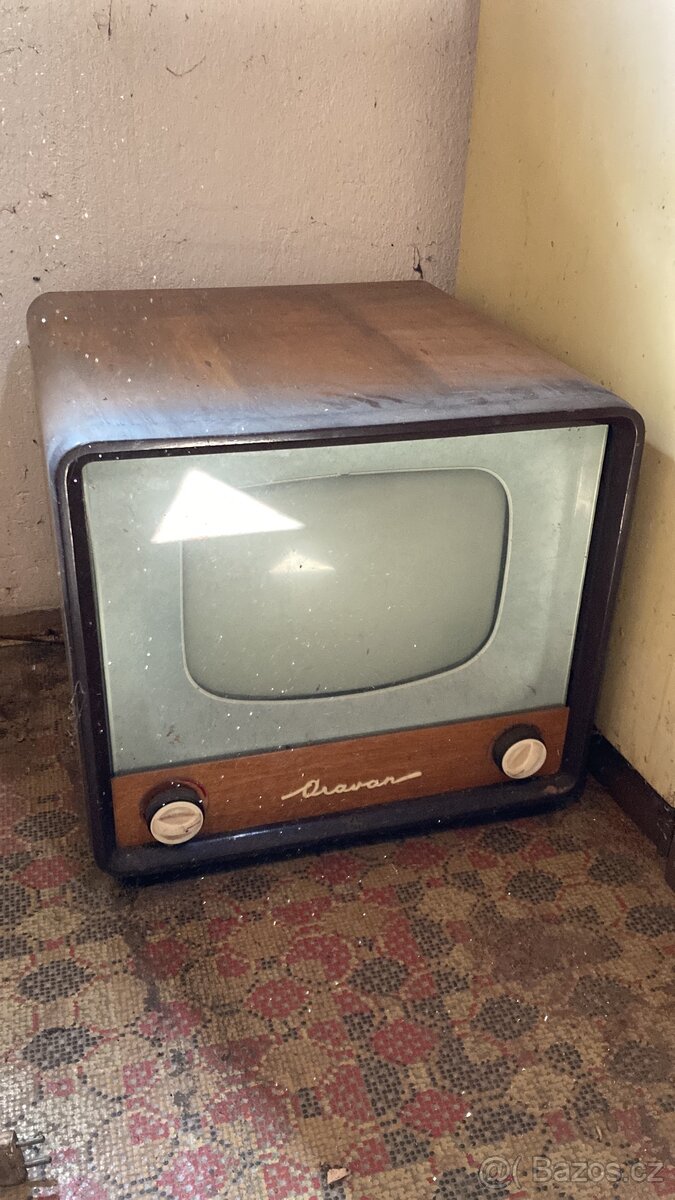 Retro televize a mycí stůl - 3
