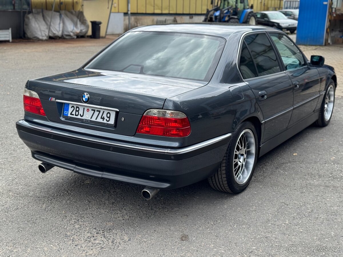 BMW E38 728i - 3
