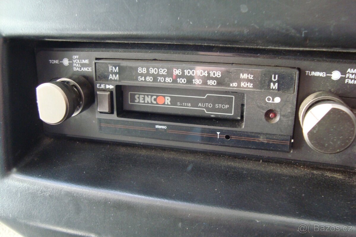 Autorádio a středový panel - 3