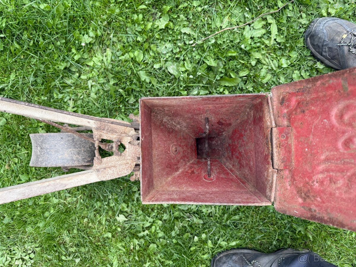 Mašinka na setí řepy - 3