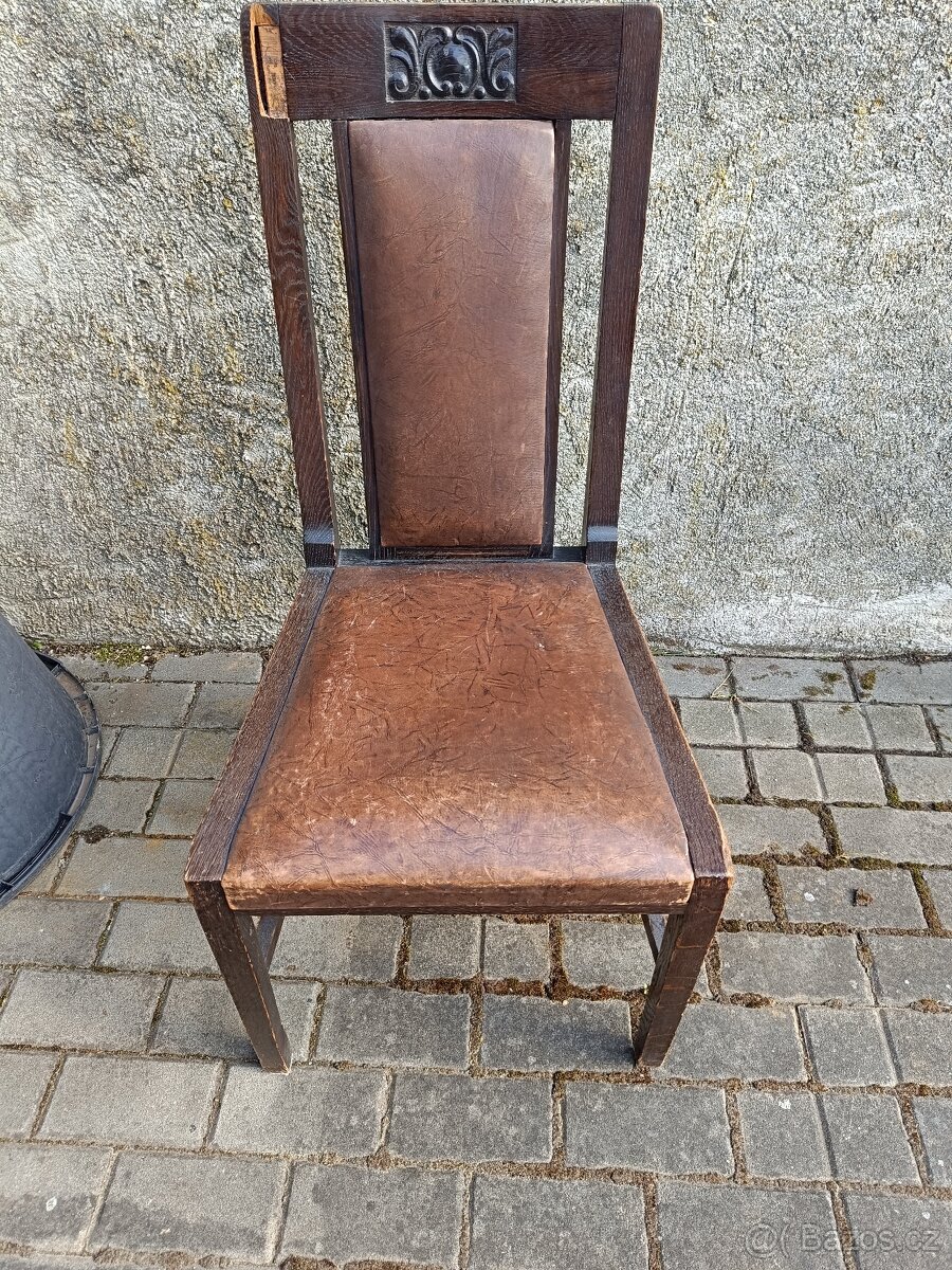 Stará židle s koženým sedákem - 3