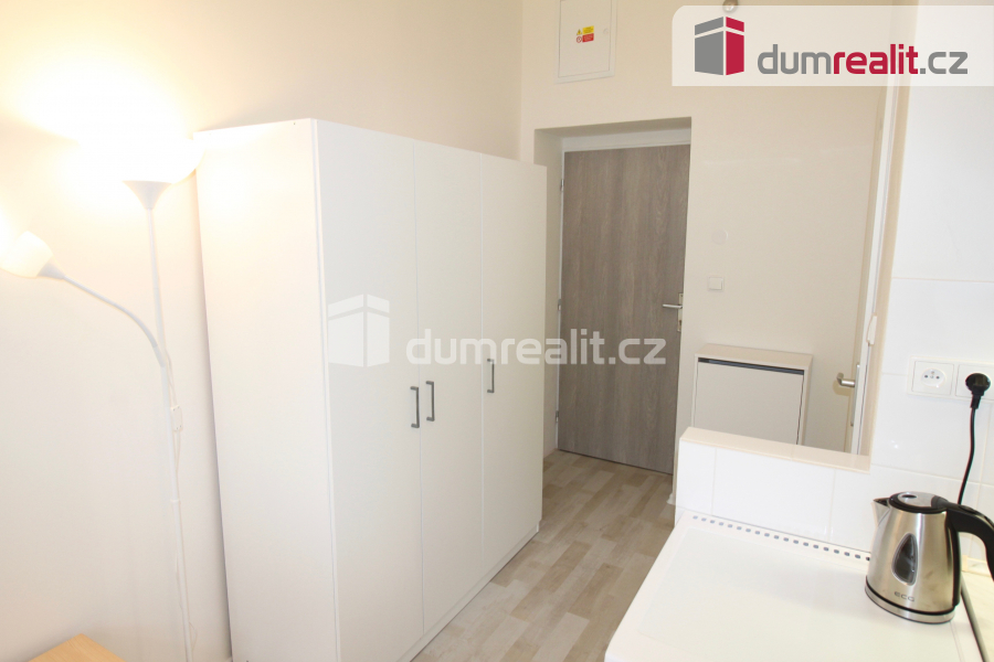 Pronájem bytu 1+kk 20 m2 P5 Smíchov zařízený po rekonstrukci - 3