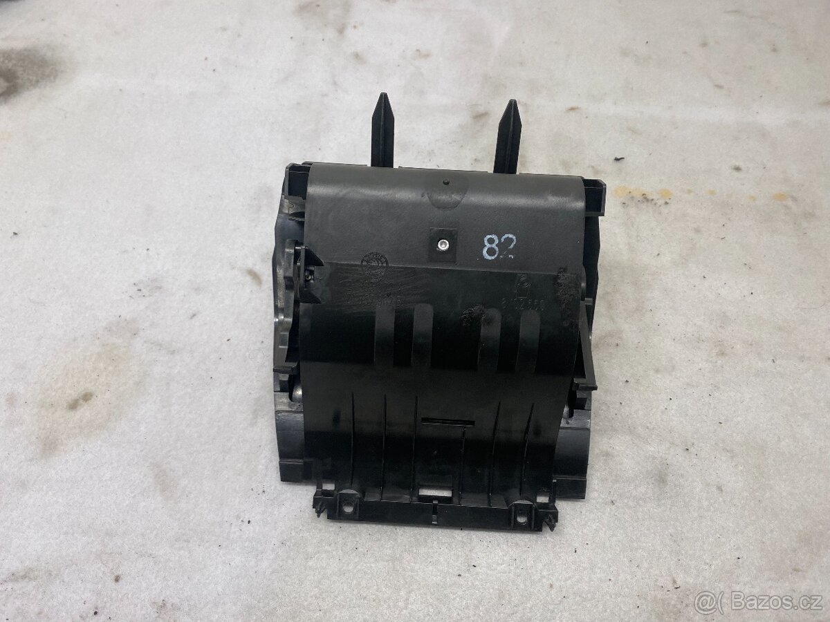 ŠKODA OCTAVIA 2 2004-2013 - PŘEDNÍ POPELNÍK ČERNÝ - 3