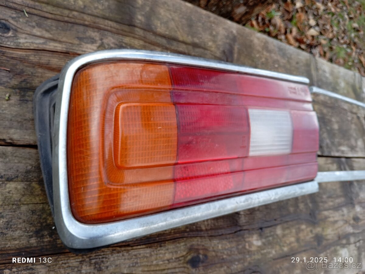 Zadní světlo a chrom rámečky BMW E12. - 3