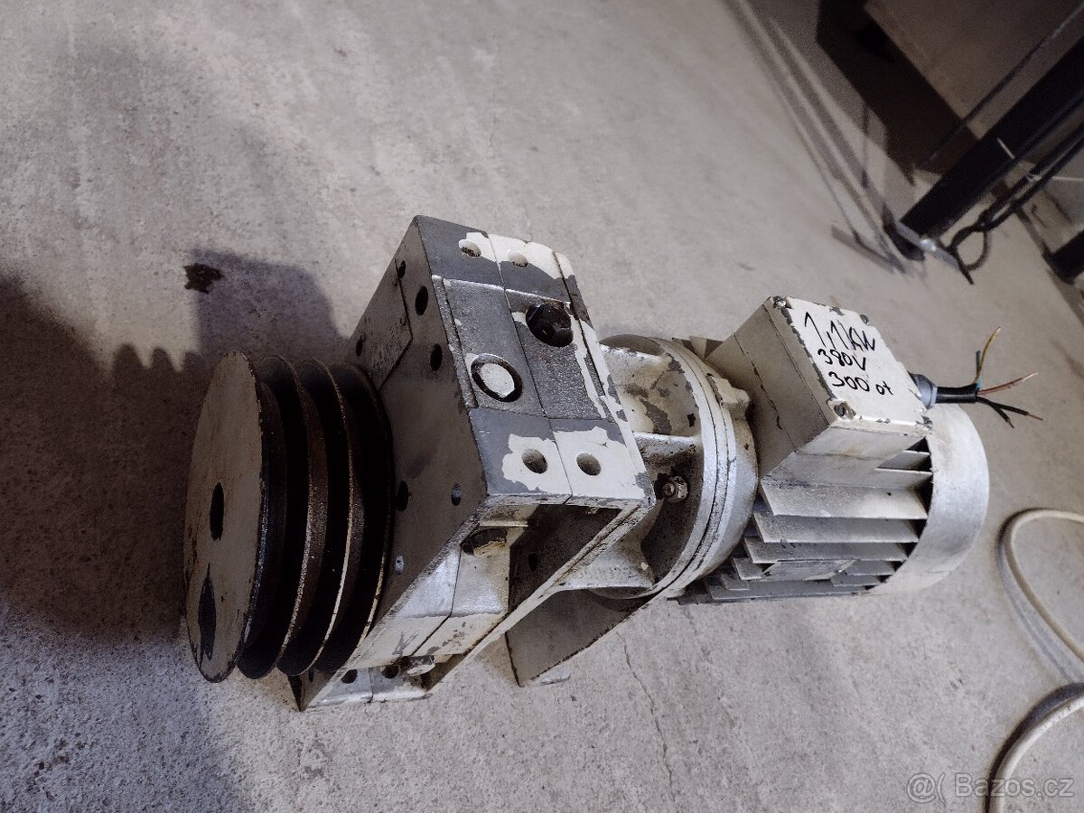 elektromotor s převodovkou - 3