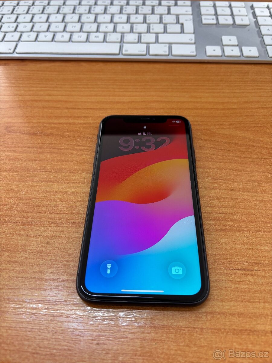 Apple iPhone 11 - 64GB Black - 3