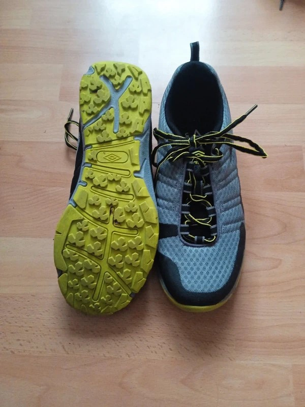 Klučíčí botasky zn. Umbro vel. 41 - 3