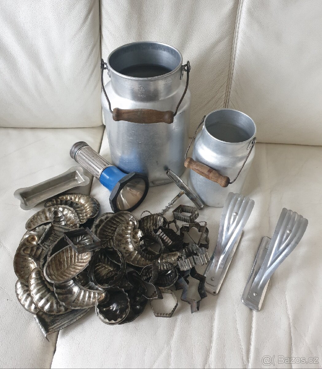 Retro věci na chalupu - konvička, formičky, garnýže - 3