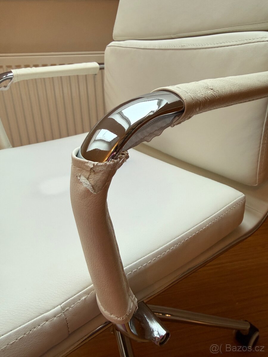 Bílé kancelářské křeslo - 3