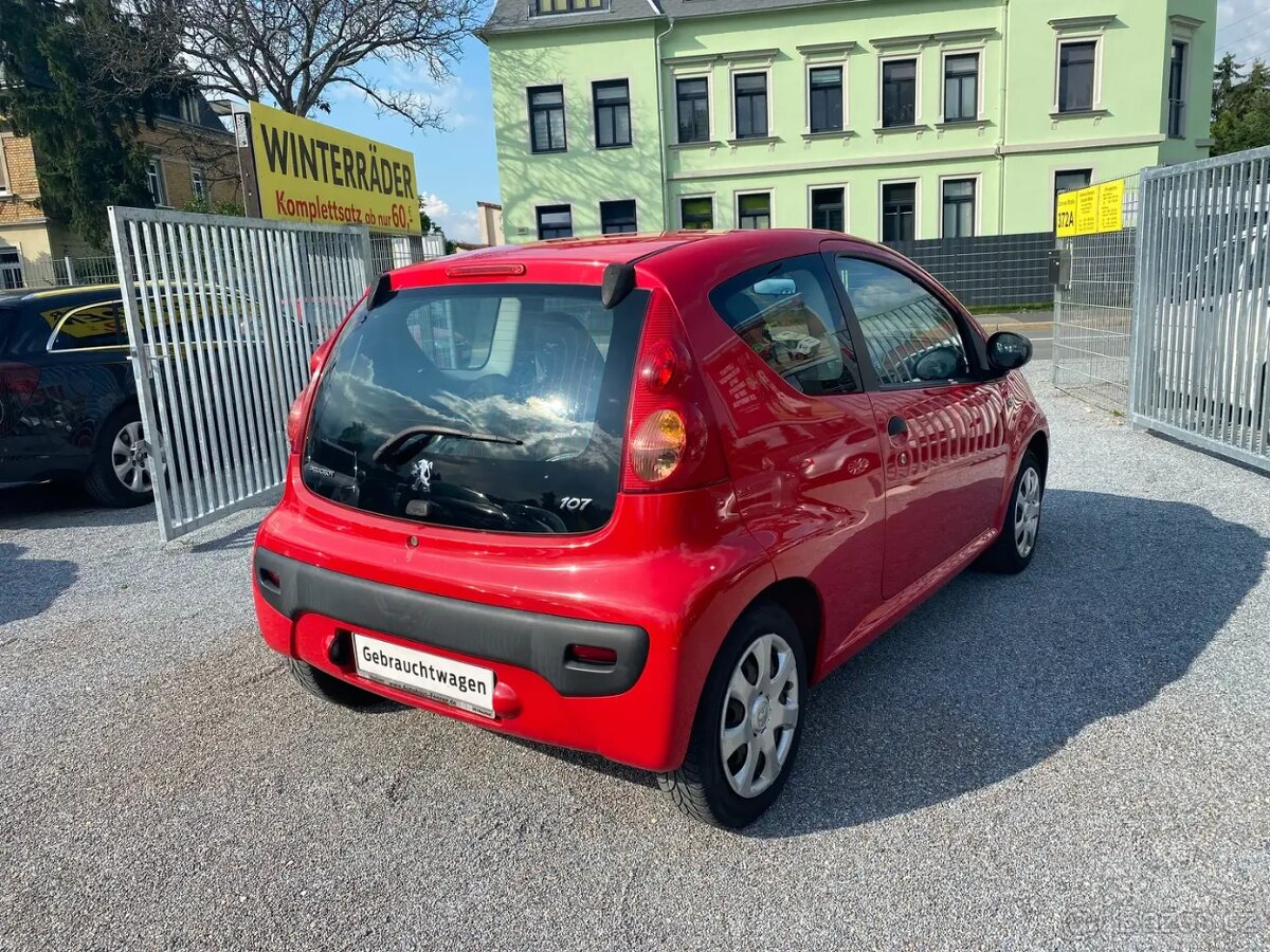 PEUGEOT 107 1.0i URBAN MOVE - 3