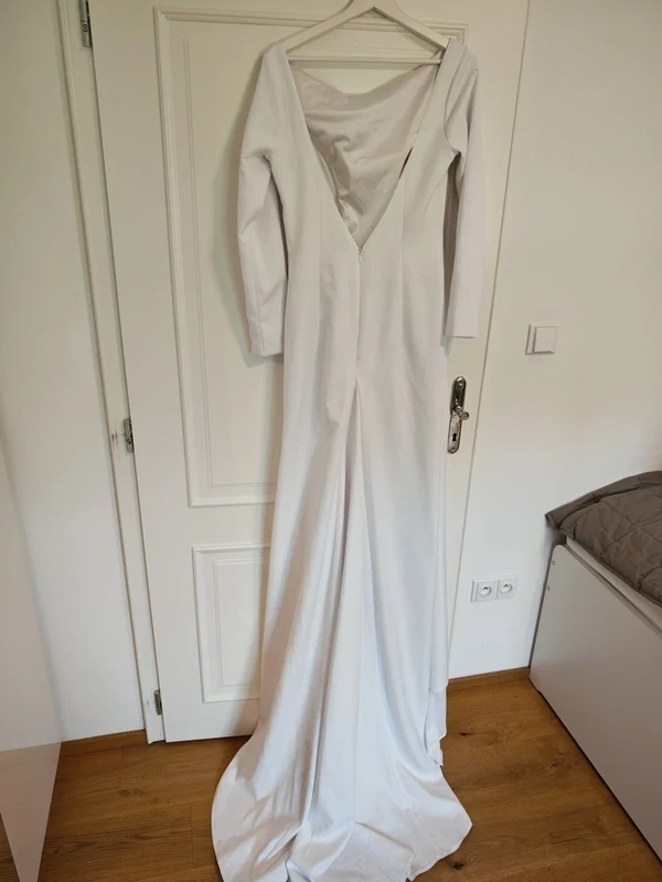 Sexy svatební šaty s odhalenými zády - 3