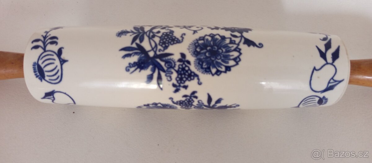 Váleček na těsto s motivem cibuláku - 3