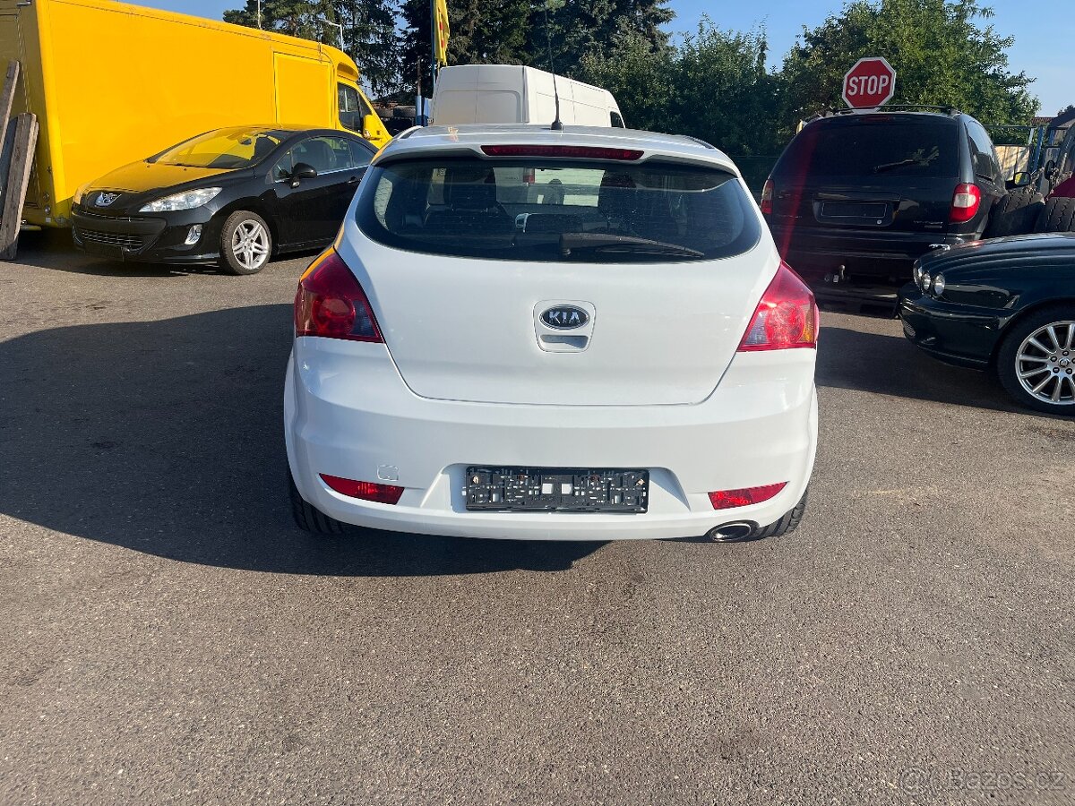 KIA PROCEED 1.6 CRDi Kupé - 3