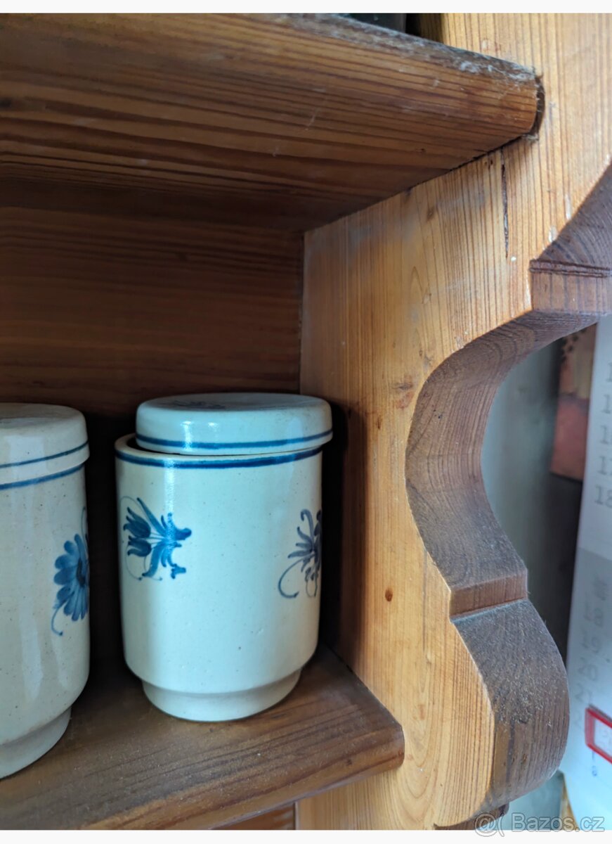 Úžasná velká masivní police - 3