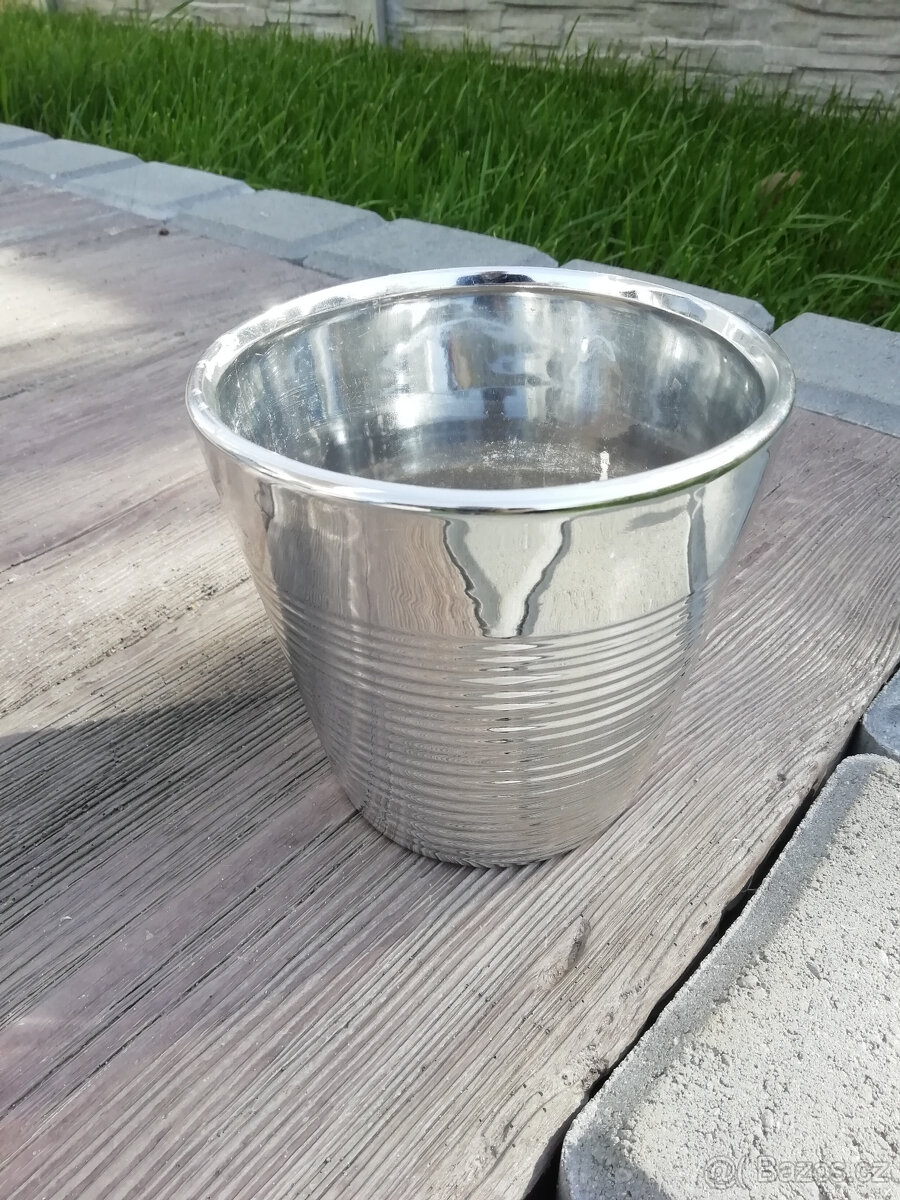 Prodám květináče, ozdoby.. - 3