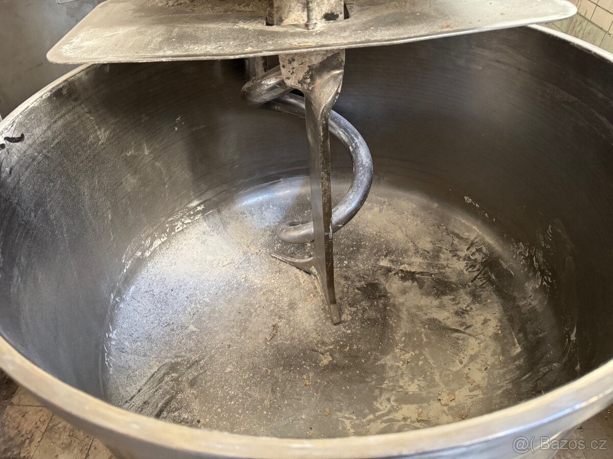 HNĚTAČ TĚSTA VMI BERTO - 3