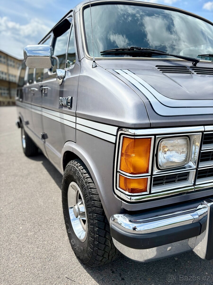1989 Dodge B-250 RAM VAN Bivouac Conversion | PERFEKTNÍ STAV - 3