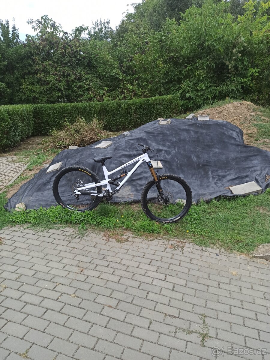 Commencal Clash custom 2025 Top stav - 3
