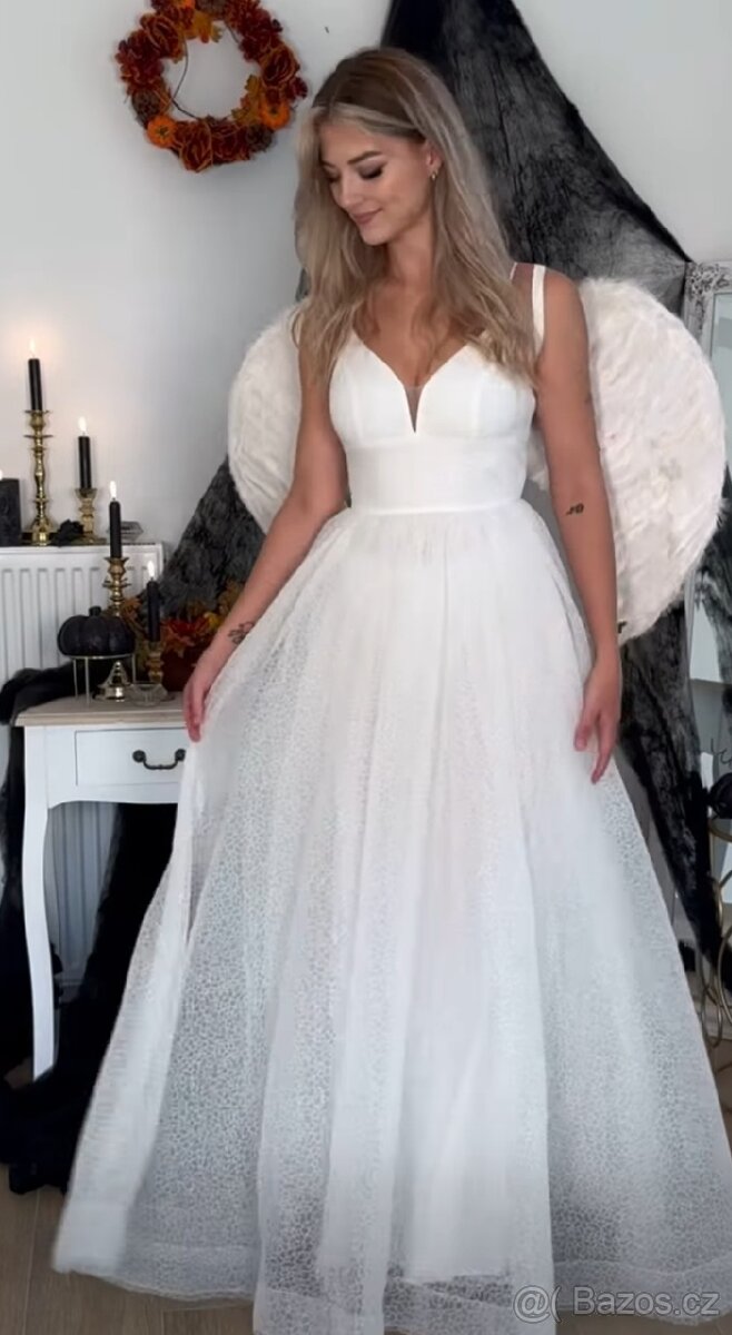 Třpytivé svatební nebo půlnoční šaty - 3