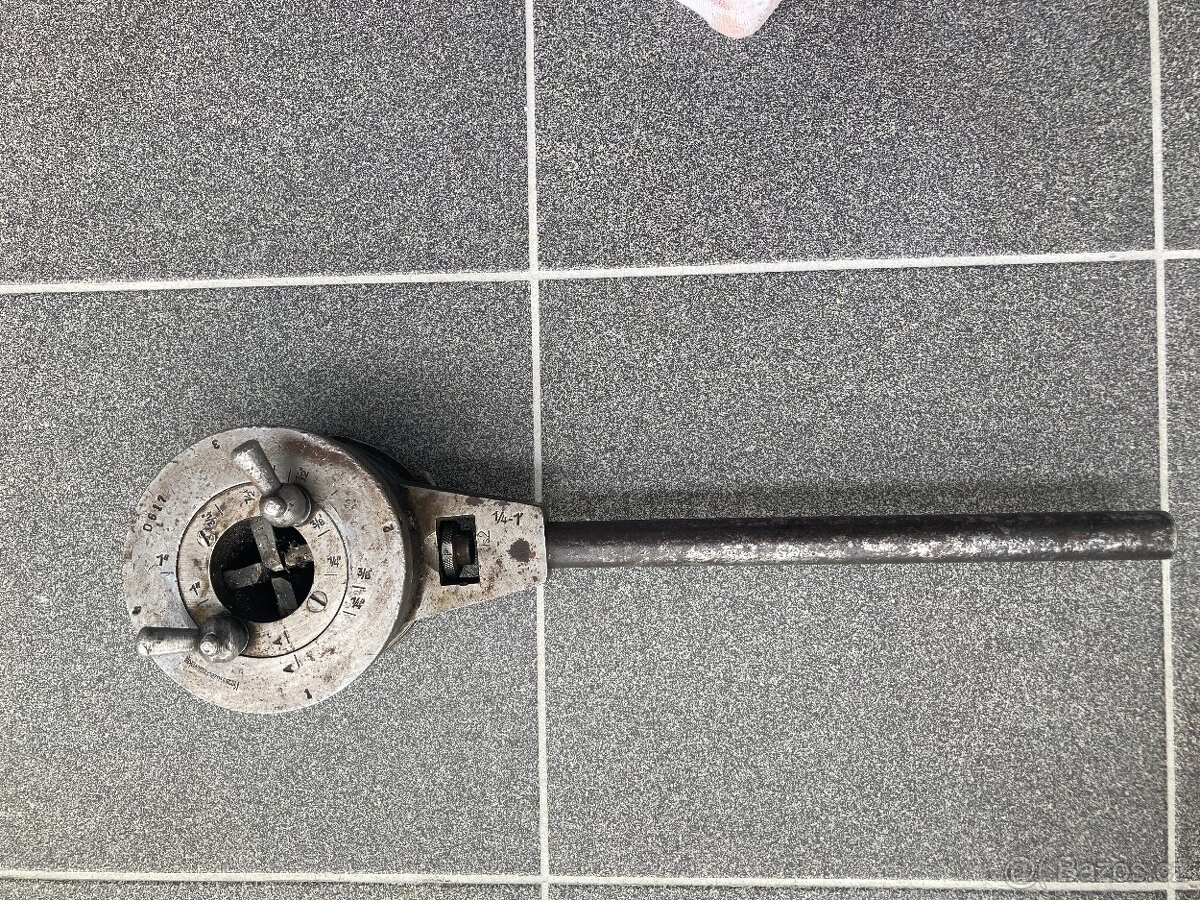 Nářadí, přístroje, náhradní díly a materiály z dílny - 3