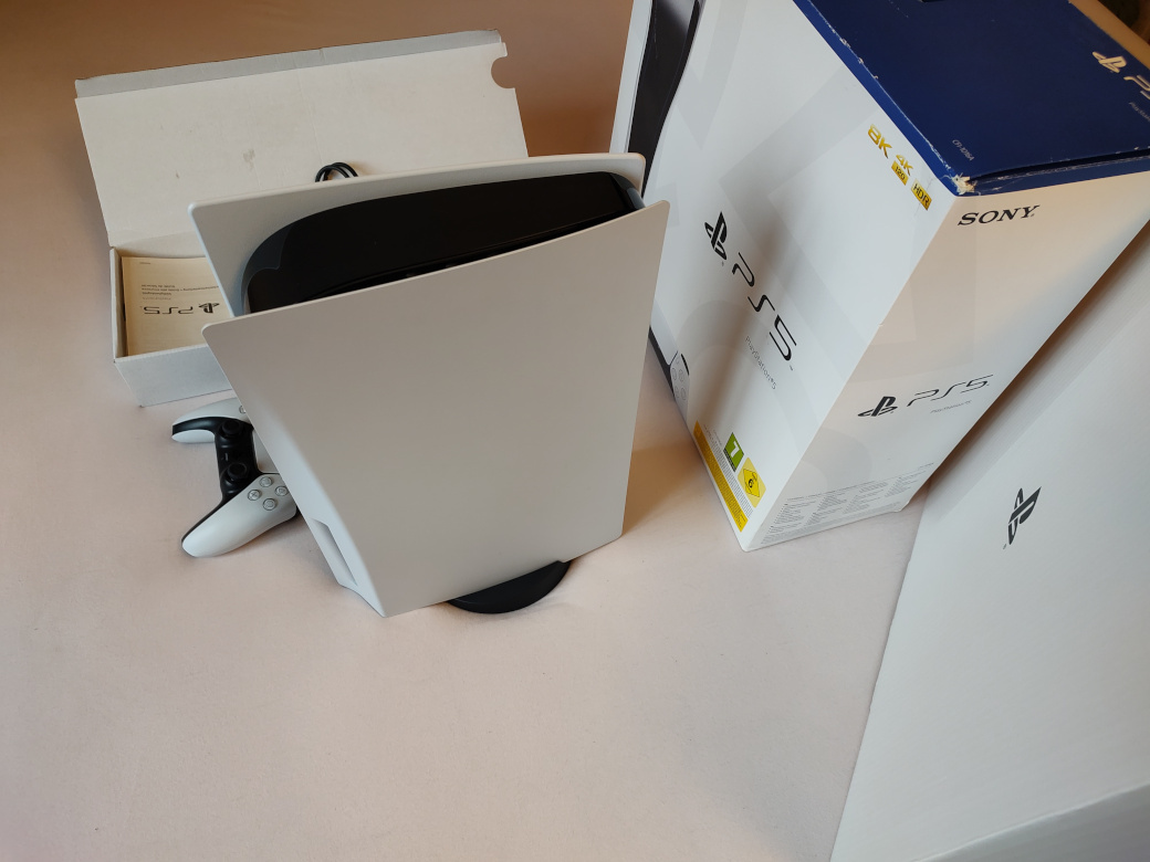 PS5 825GB s BlueRay mechanikou, DS ovladač, původní krabice - 3