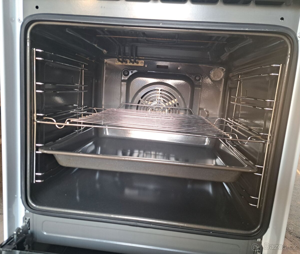 Sklokeramický sporák Amica. - 3