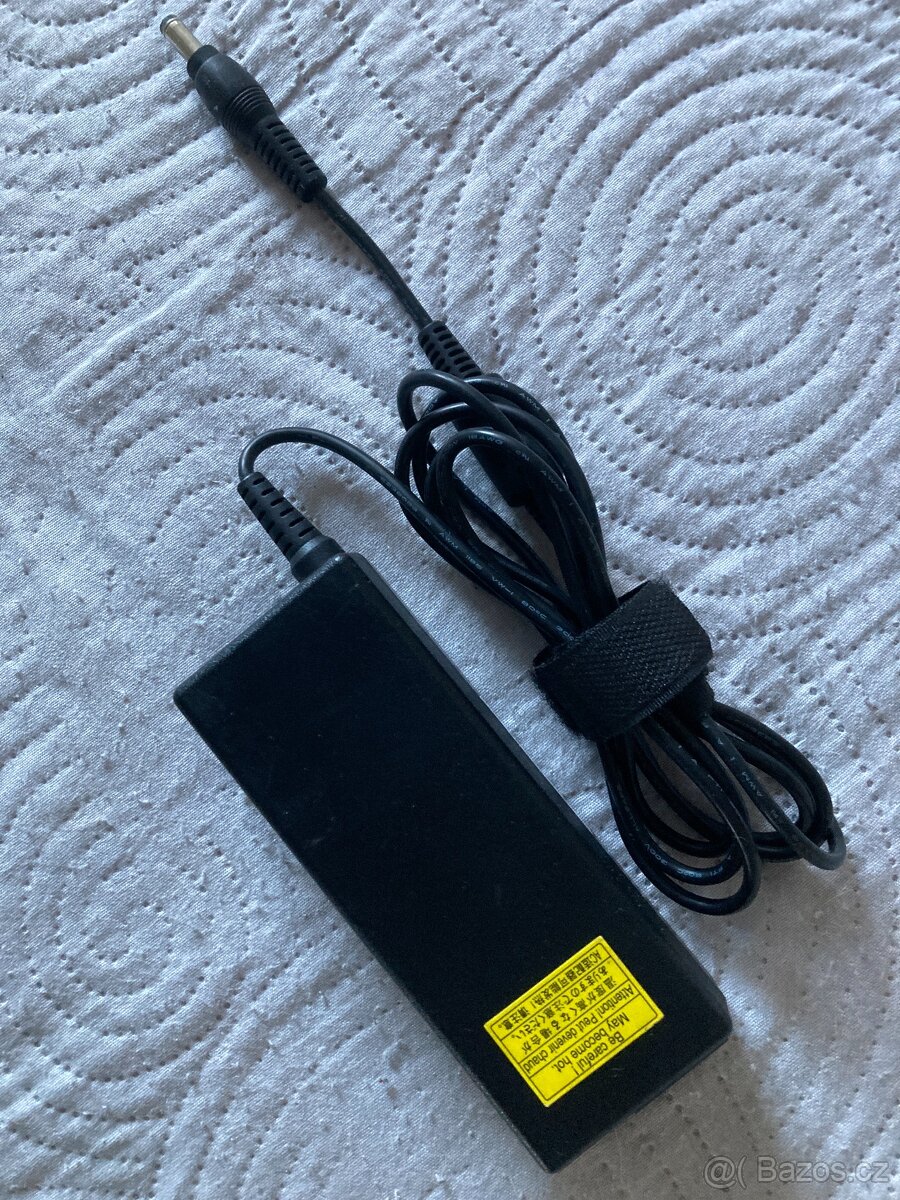 adaptér Toshiba PA-1750-09 - 3