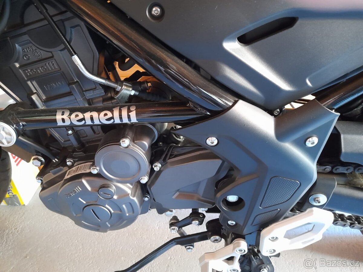 Benelli TRK 251 - cestovní enduro - 3