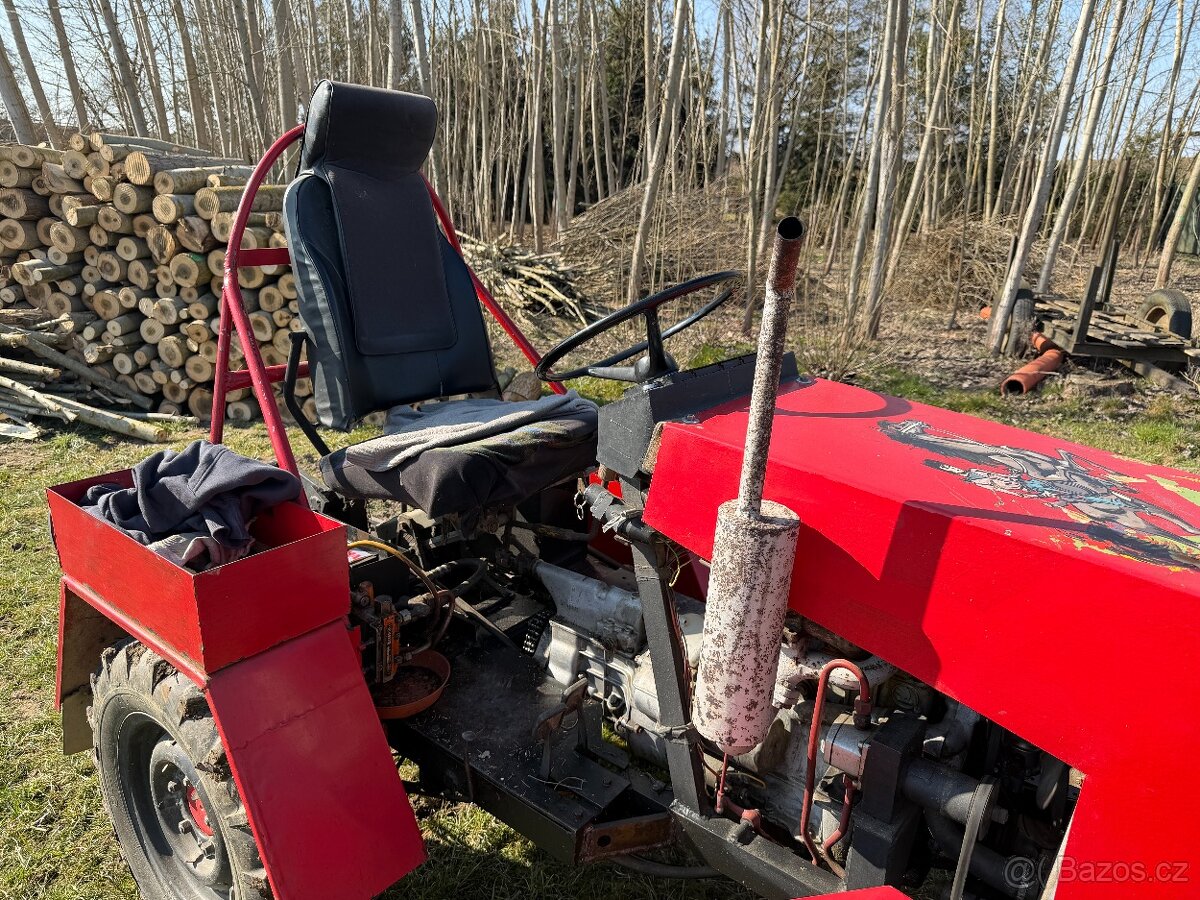 Traktor domácí výroby + vlečka - 3