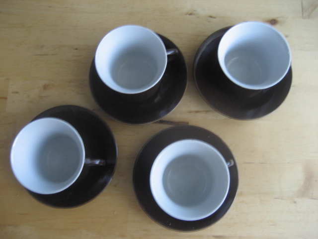 Keramické hrnečky s talířky - 3