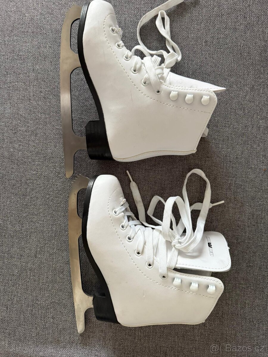 Dívčí brusle - 3