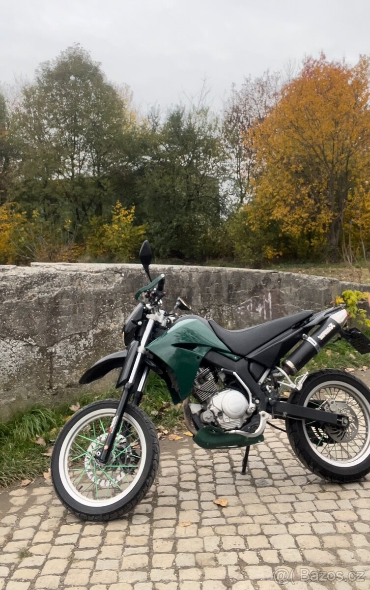 YAMAHA XT 125 X - 3