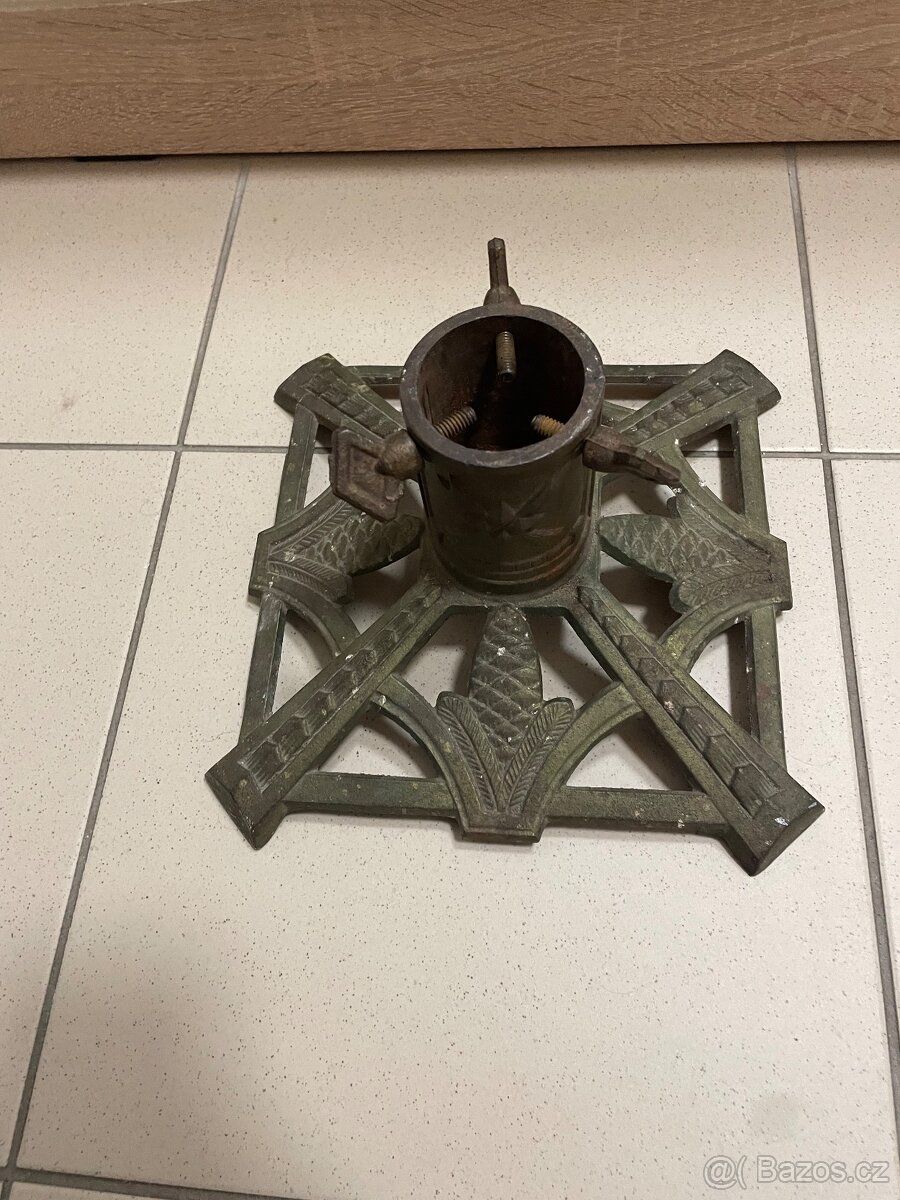 Starožitný stojan na stromeček - 3